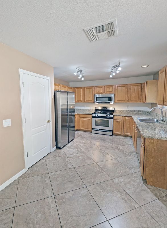 property at 1332 E Charleston Ave