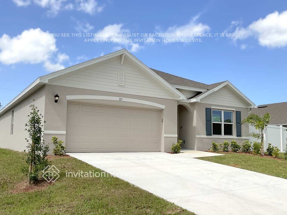 229 Lachine St SW in Palm Bay, FL - Building Photo