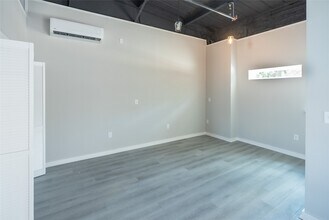 2612 Castle St in Waller, TX - Building Photo - Building Photo