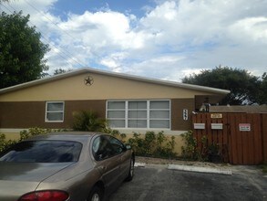 1035 SW 30th St in Fort Lauderdale, FL - Building Photo - Building Photo