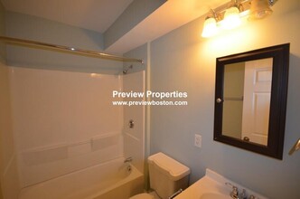 12 Cheever Ct, Unit 2 in Boston, MA - Building Photo - Building Photo