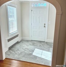 302 Quaker Ln N in West Hartford, CT - Building Photo - Building Photo