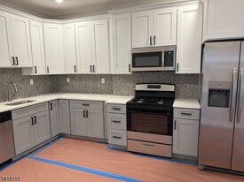 37 6th St in Harrison, NJ - Building Photo