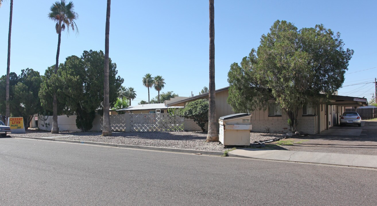 Cheery Lynn Palms in Phoenix, AZ - Building Photo