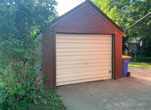 709 Medary Ave, Unit Red House in Brookings, SD - Building Photo - Building Photo