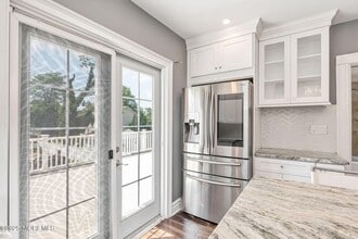 76 South St, Unit B in Eatontown, NJ - Foto de edificio - Building Photo