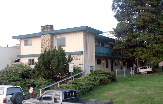 Oakway Apartments in Everett, WA - Building Photo - Building Photo