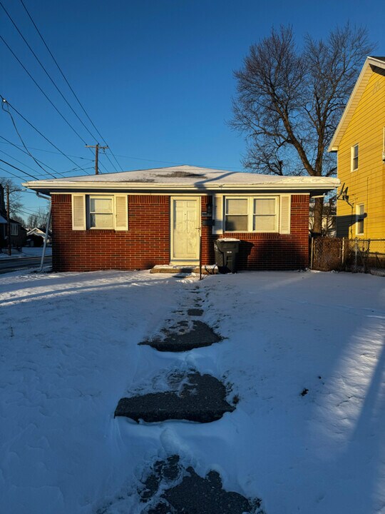 886 Brighton Ave in Toledo, OH - Foto de edificio