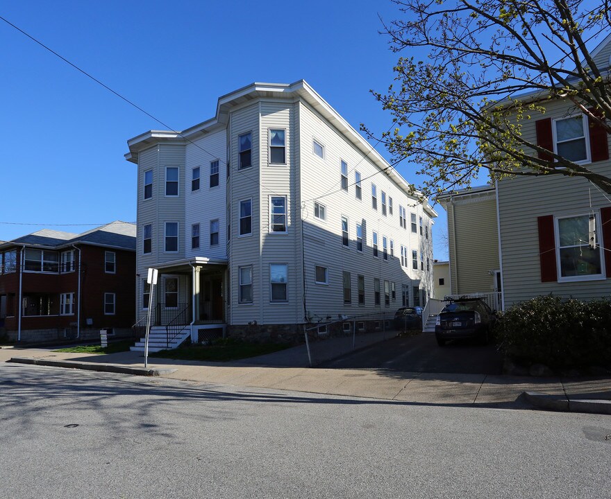 120 Myrtle St in Waltham, MA - Building Photo