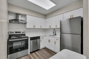 Willow Shores in Palmyra, NJ - Building Photo