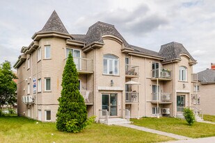 867 Chomedey Boul in Laval, QC - Building Photo