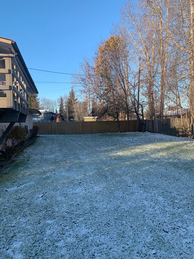 2011 Salem Ct in Anchorage, AK - Building Photo - Building Photo