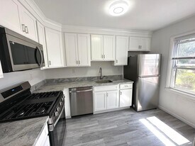 29 Standish Rd in Stamford, CT - Building Photo