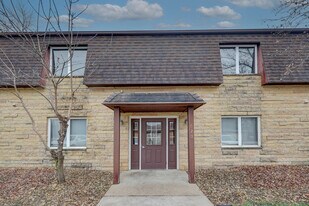 Pfau Reed Apartments in Mankato, MN - Building Photo