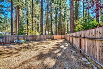 2224 Helen Ave in South Lake Tahoe, CA - Building Photo - Building Photo