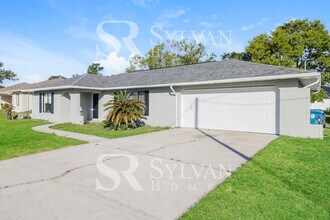 5145 Roble Ave in Spring Hill, FL - Building Photo - Building Photo