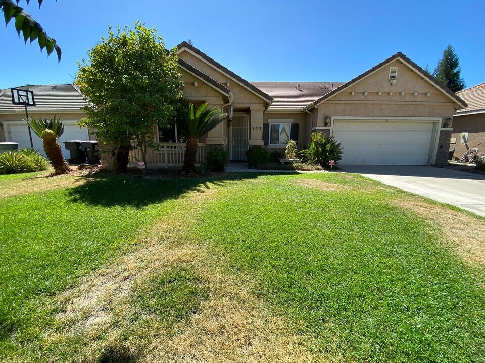 133 N Boise Ct in Visalia, CA - Building Photo
