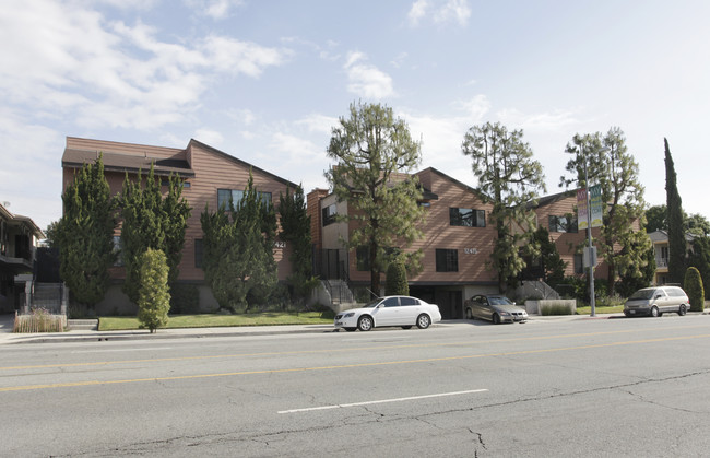 12411 Riverside Dr in Valley Village, CA - Foto de edificio - Building Photo