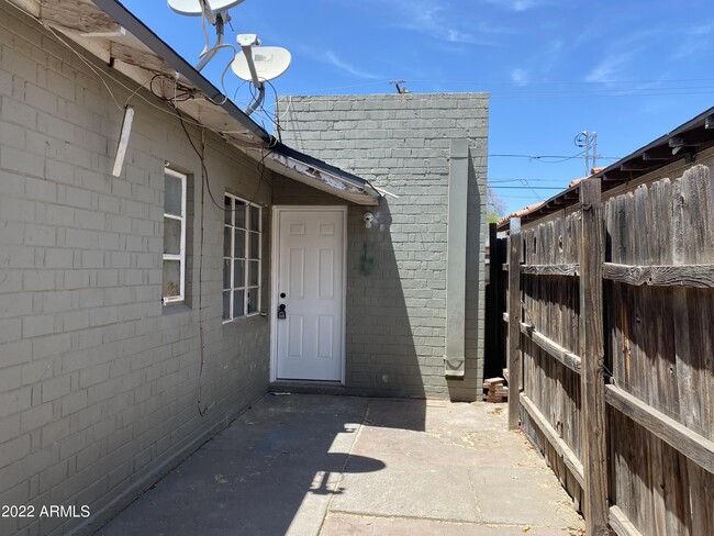 property at 1552 W McDowell Rd