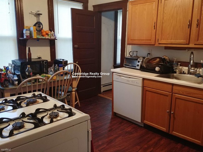 122 Columbia St-Unit -Apt 2 in Cambridge, MA - Building Photo - Building Photo
