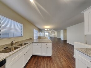 12577 W Amelia Ave in Avondale, AZ - Foto de edificio - Building Photo