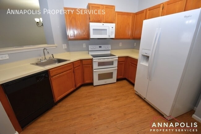 1596 Fallowfield Ct in Crofton, MD - Building Photo - Building Photo