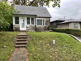 935 Lena Ave in Windsor, ON - Building Photo