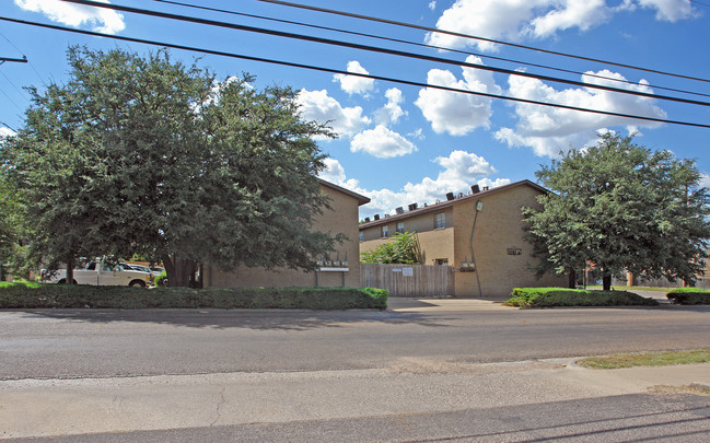 2101 51st St in Lubbock, TX - Foto de edificio - Building Photo