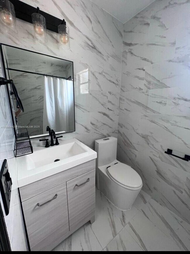 311 NW 32nd Ct in Miami, FL - Building Photo - Building Photo