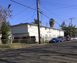 6300 Martin Luther King Jr Blvd in Sacramento, CA - Foto de edificio - Building Photo