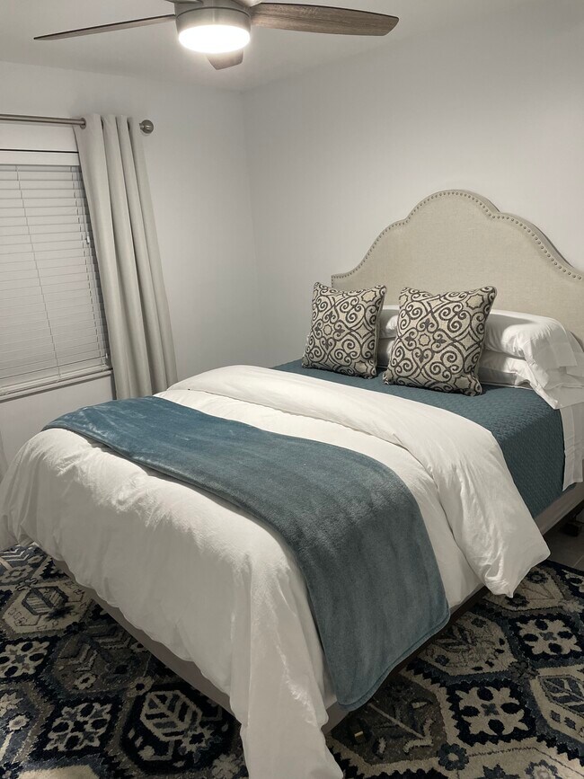 1009 Sumner Blvd in Safety Harbor, FL - Foto de edificio - Building Photo