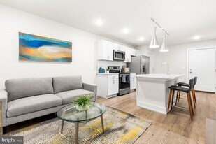 214 Vine St in Philadelphia, PA - Building Photo