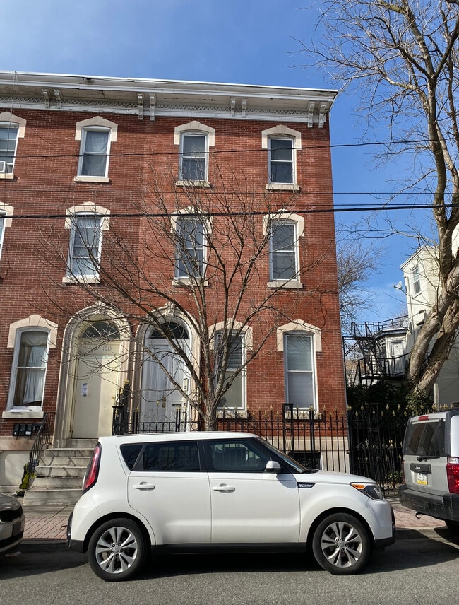 1015 Dekalb Street, Unit 3 in Norristown, PA - Building Photo - Building Photo