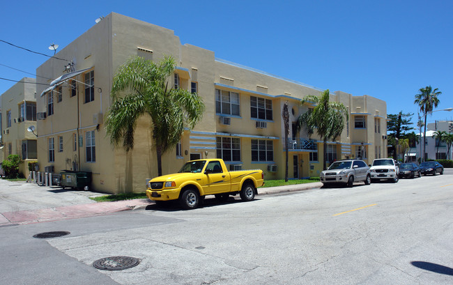 701 10th St in Miami Beach, FL - Foto de edificio - Building Photo