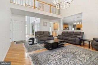 14301 Autumn Crest Rd in Germantown, MD - Building Photo - Building Photo