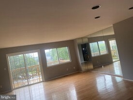 33 Jones Valley Cir in Baltimore, MD - Building Photo