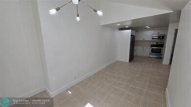 1033 NW 3rd Ave in Fort Lauderdale, FL - Building Photo - Building Photo