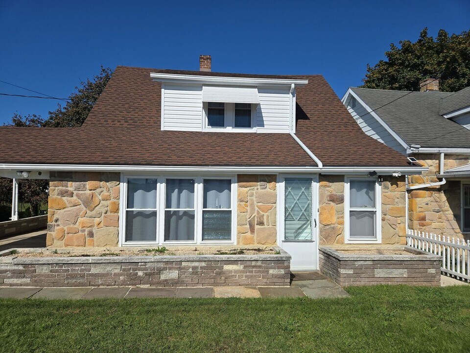 449 Stouffer Ave in Chambersburg, PA - Building Photo