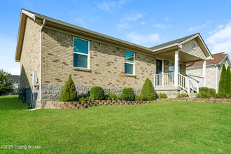 8705 Vision Pl in Louisville, KY - Foto de edificio - Building Photo