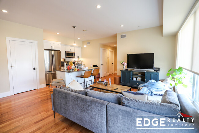 9 Glencoe St, Unit 203