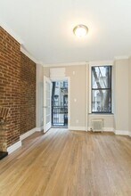 E 7TH ST. in New York, NY - Foto de edificio - Building Photo