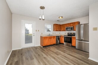 8561 Bluff Point Dr in Indianapolis, IN - Building Photo - Building Photo