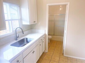 805 N Topeka St in Anaheim, CA - Building Photo - Building Photo