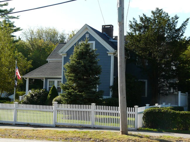 236 Randolph St in Weymouth, MA - Foto de edificio - Building Photo