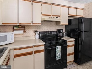 8028 Abbey Ct in Pasadena, MD - Building Photo - Building Photo