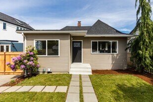 5246 21st Ave SW in Seattle, WA - Building Photo