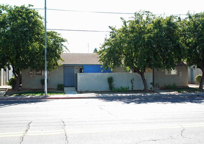 4170 N Hughes Ave in Fresno, CA - Building Photo - Building Photo