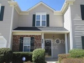 8852 Cinnabay Dr in Charlotte, NC - Building Photo