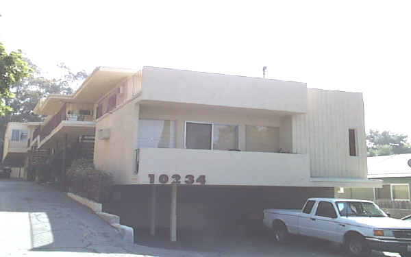 10234 Silverton Ave in Tujunga, CA - Building Photo