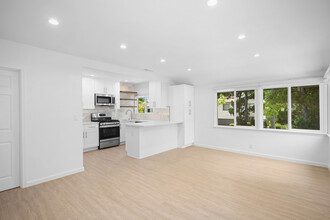3211 Fairesta St, Unit A in Glendale, CA - Foto de edificio - Building Photo